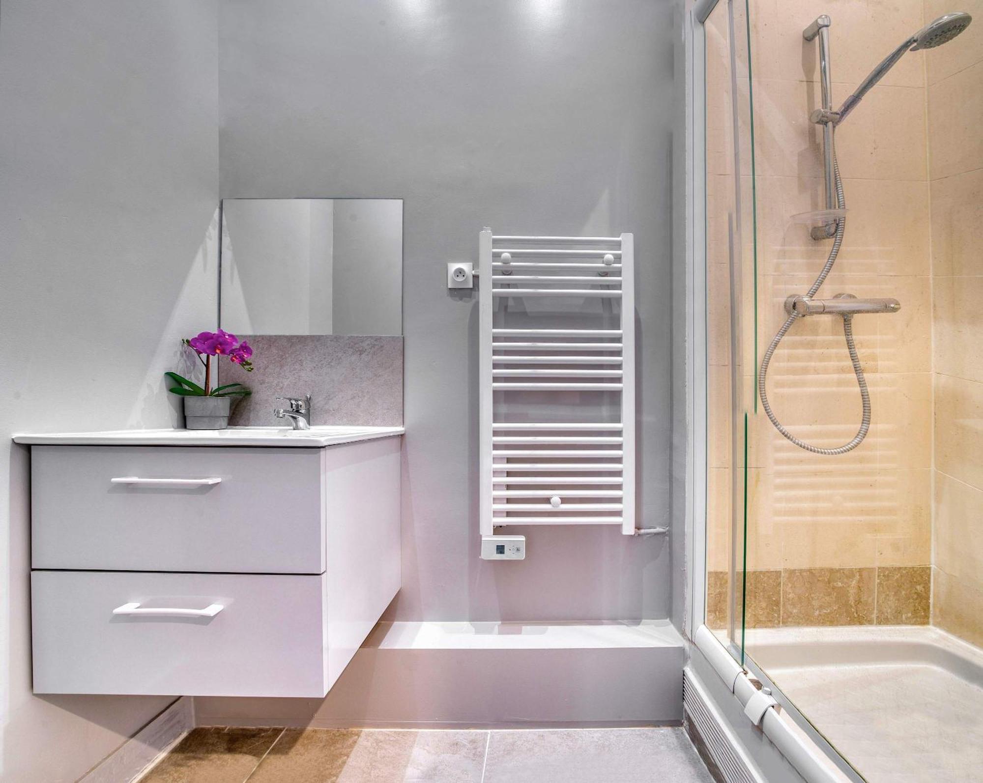 Renovated Champs-Elysees Retreat Apartment Paris Bagian luar foto
