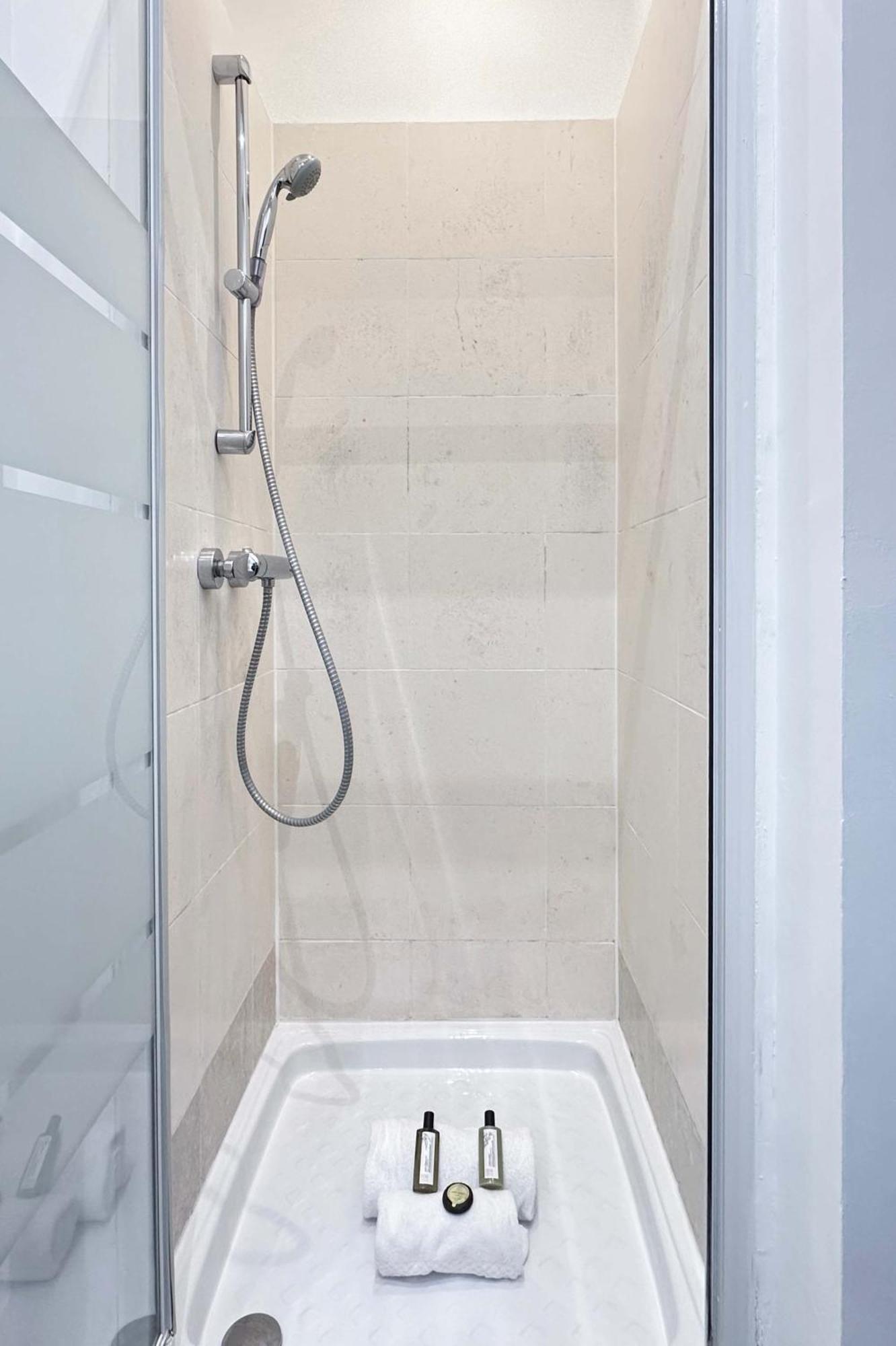 Renovated Champs-Elysees Retreat Apartment Paris Bagian luar foto