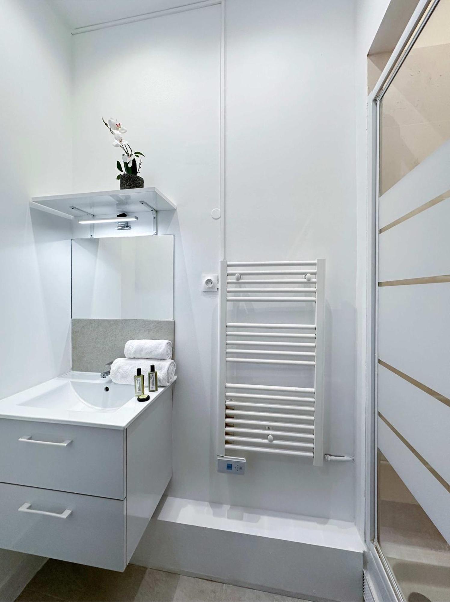 Renovated Champs-Elysees Retreat Apartment Paris Bagian luar foto