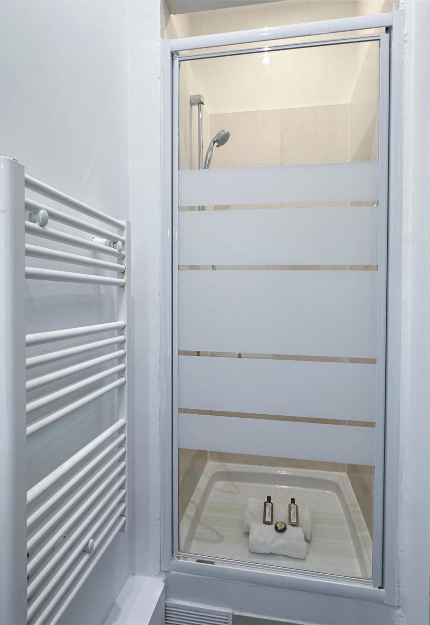 Renovated Champs-Elysees Retreat Apartment Paris Bagian luar foto